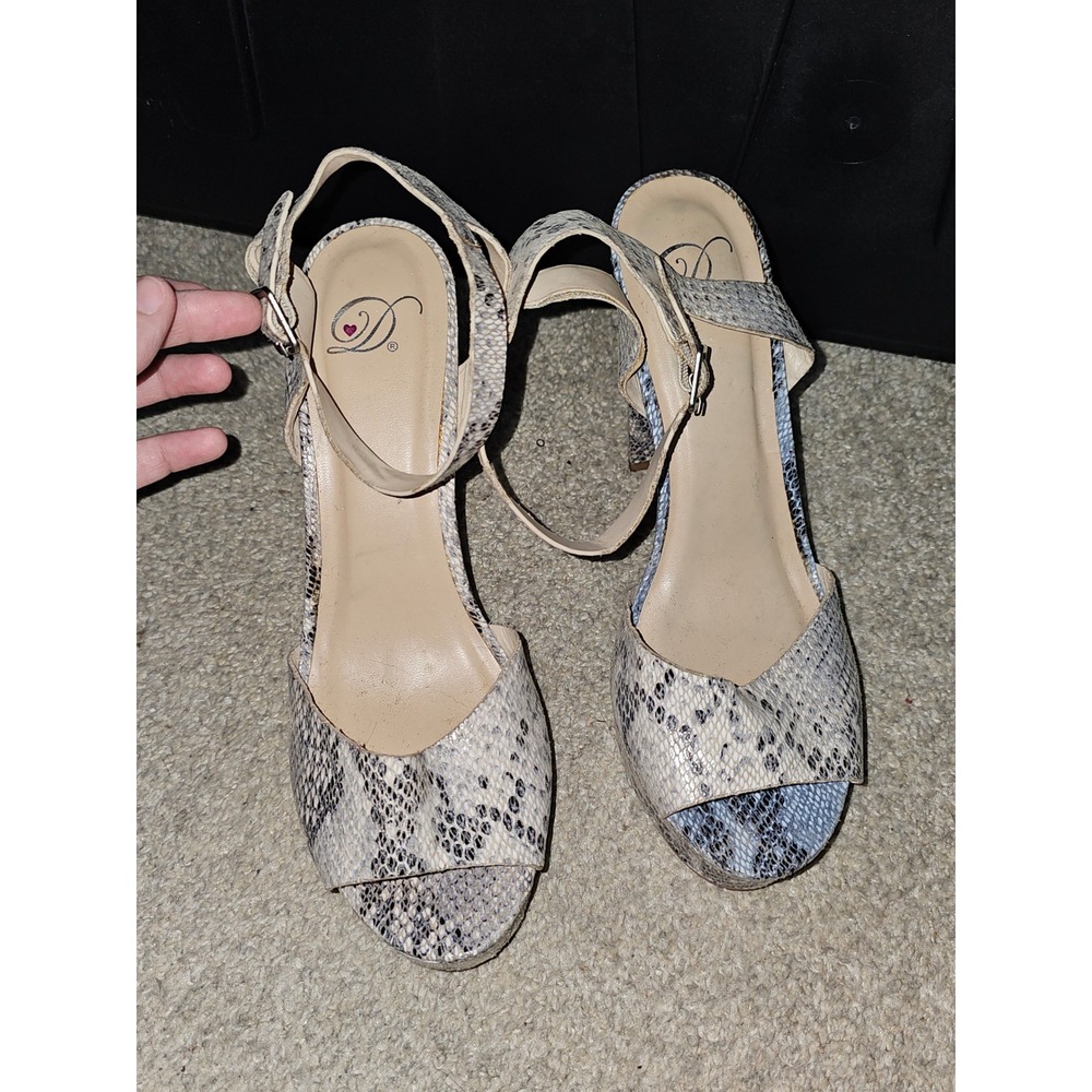 Derek Heart snake skin heels sz 10 ankle strap